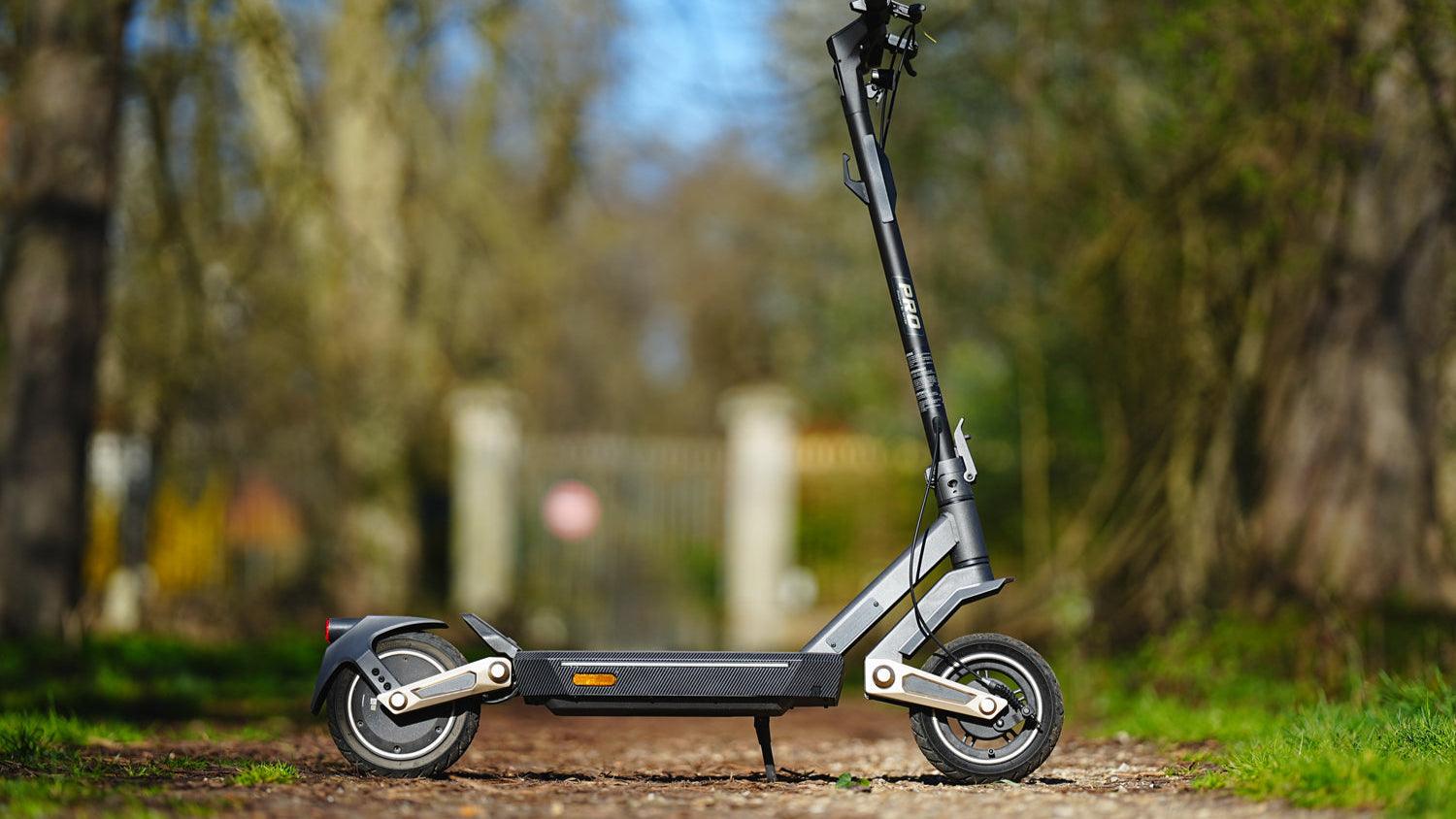 Test Navee ST3 Pro : la trottinette lourdement moelleuse !